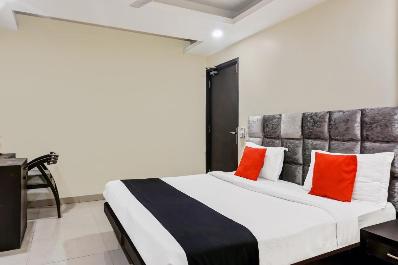 Capital O Hotel Jeyan Inn Near Gurudwara Shri Bangla Sahib Delhi Zewnętrze zdjęcie