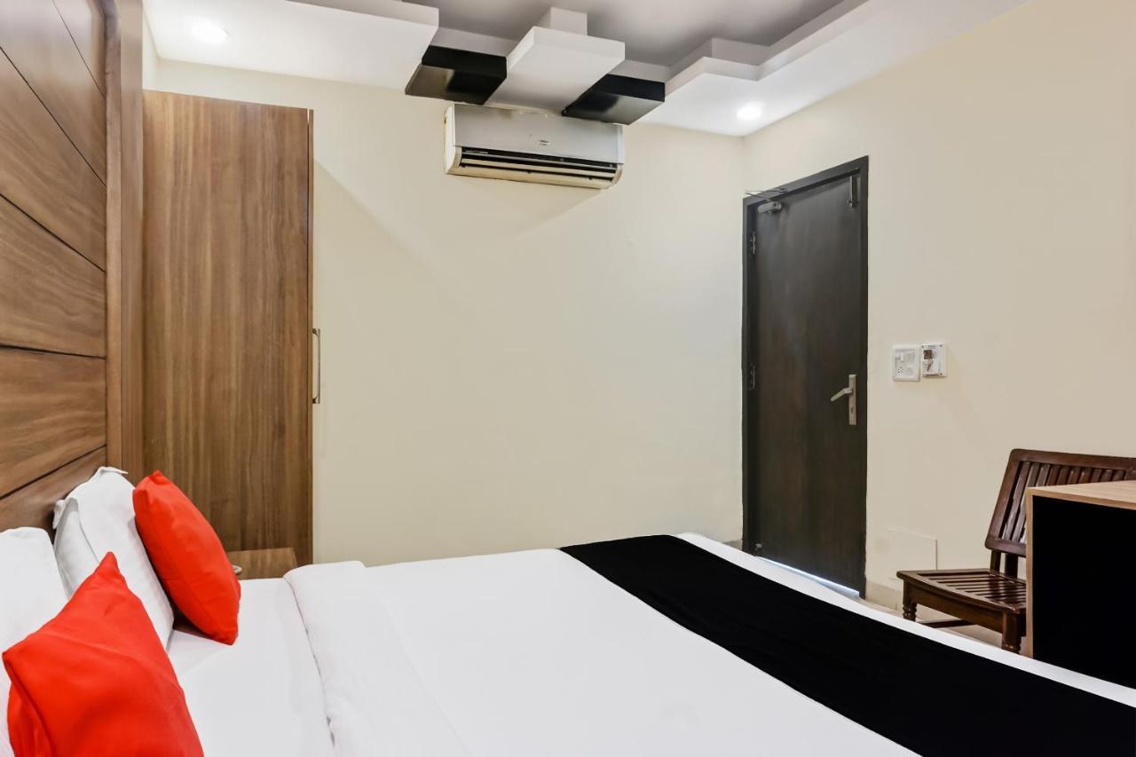 Capital O Hotel Jeyan Inn Near Gurudwara Shri Bangla Sahib Delhi Zewnętrze zdjęcie