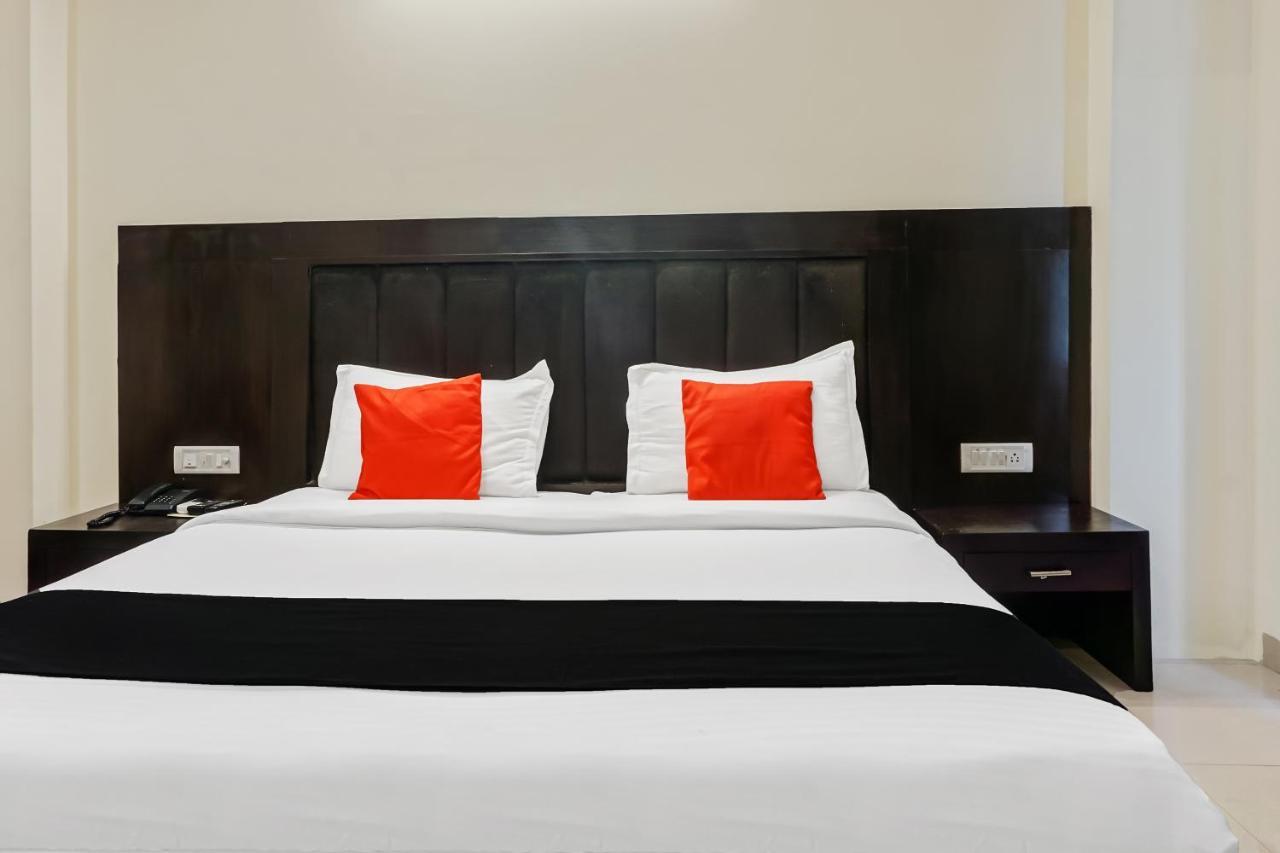 Capital O Hotel Jeyan Inn Near Gurudwara Shri Bangla Sahib Delhi Zewnętrze zdjęcie