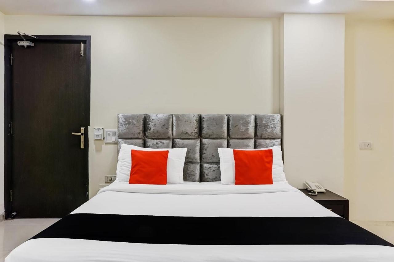 Capital O Hotel Jeyan Inn Near Gurudwara Shri Bangla Sahib Delhi Zewnętrze zdjęcie