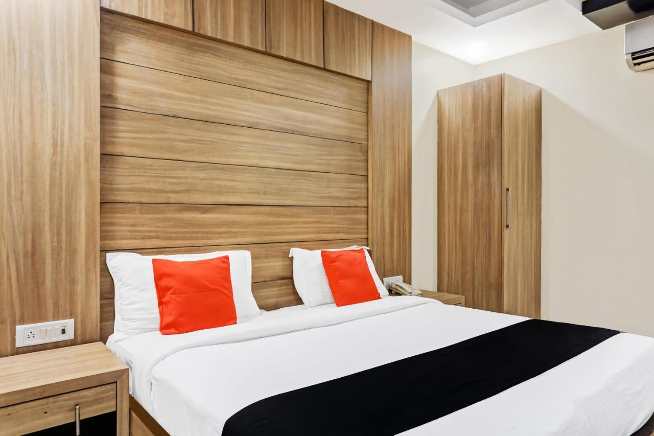 Capital O Hotel Jeyan Inn Near Gurudwara Shri Bangla Sahib Delhi Zewnętrze zdjęcie