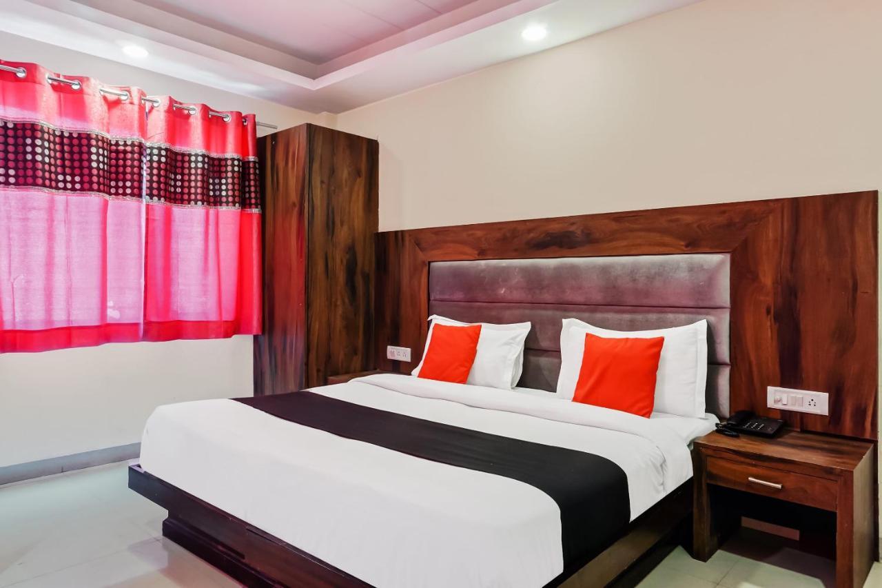 Capital O Hotel Jeyan Inn Near Gurudwara Shri Bangla Sahib Delhi Zewnętrze zdjęcie