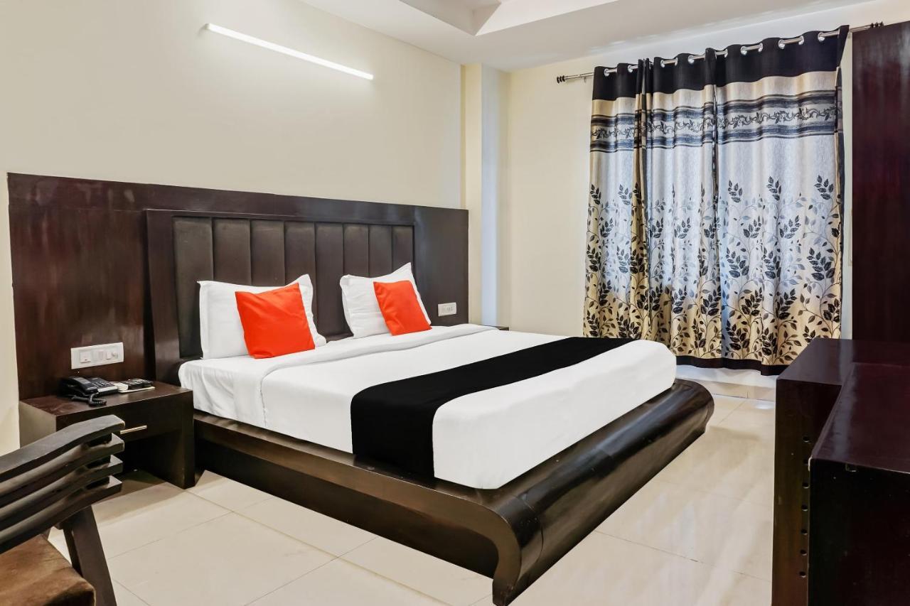 Capital O Hotel Jeyan Inn Near Gurudwara Shri Bangla Sahib Delhi Zewnętrze zdjęcie