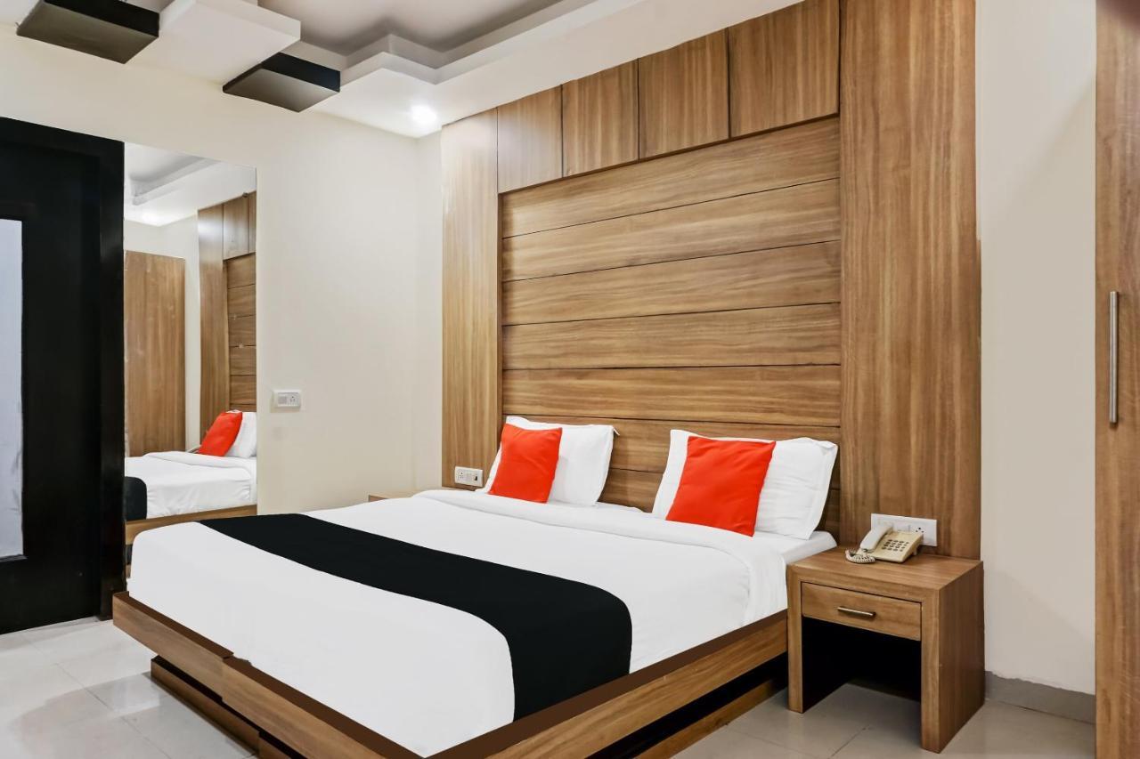 Capital O Hotel Jeyan Inn Near Gurudwara Shri Bangla Sahib Delhi Zewnętrze zdjęcie