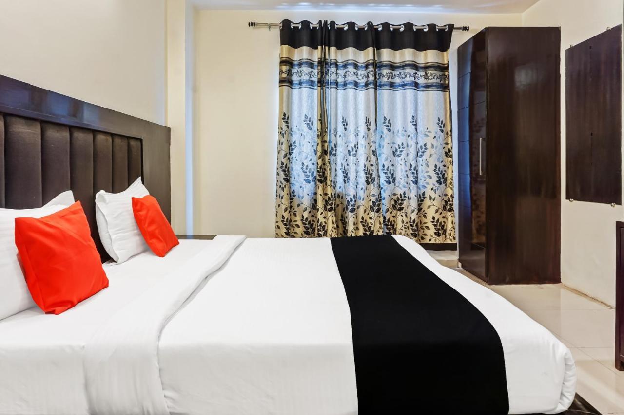 Capital O Hotel Jeyan Inn Near Gurudwara Shri Bangla Sahib Delhi Zewnętrze zdjęcie