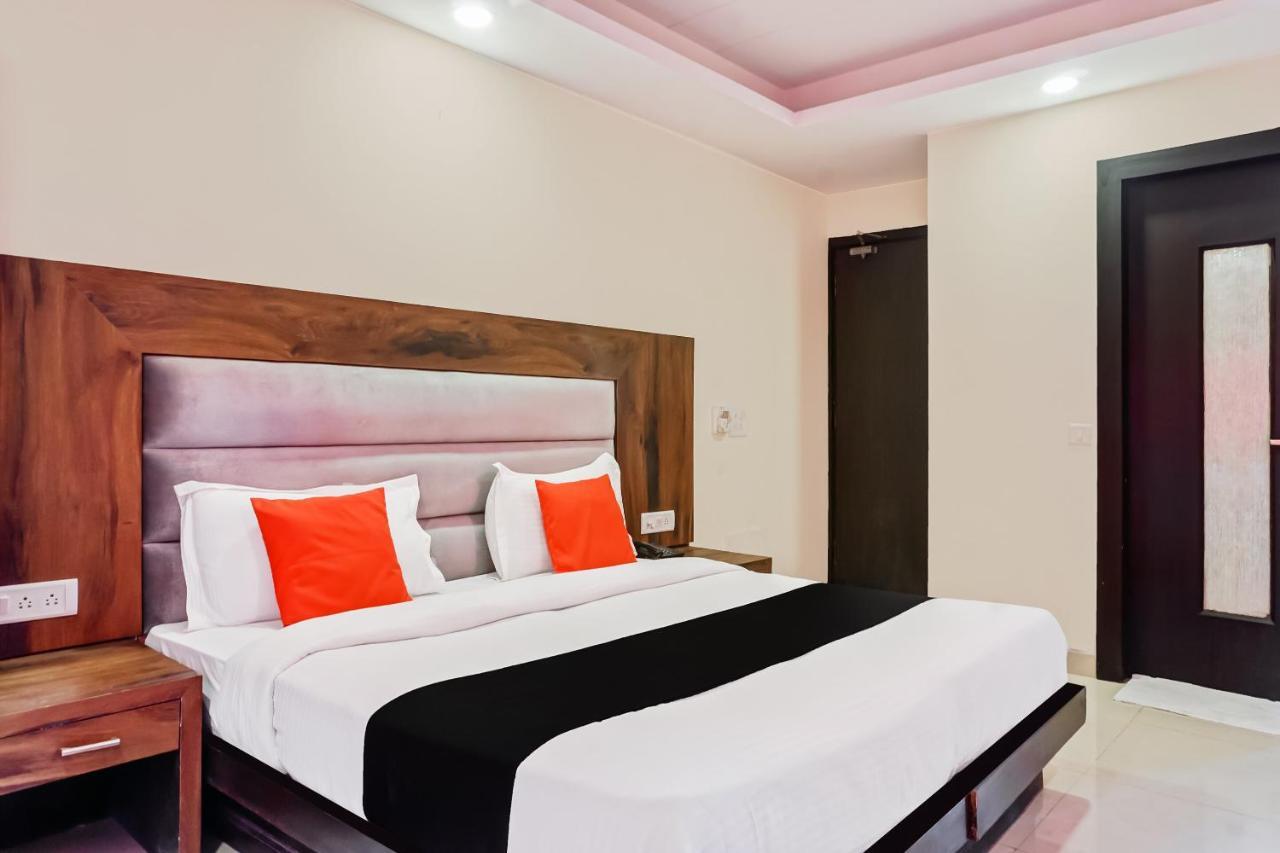 Capital O Hotel Jeyan Inn Near Gurudwara Shri Bangla Sahib Delhi Zewnętrze zdjęcie