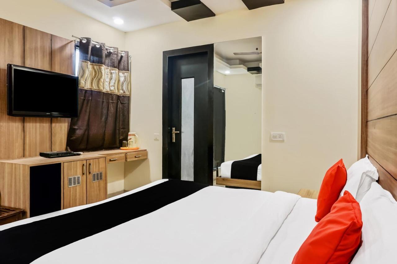 Capital O Hotel Jeyan Inn Near Gurudwara Shri Bangla Sahib Delhi Zewnętrze zdjęcie