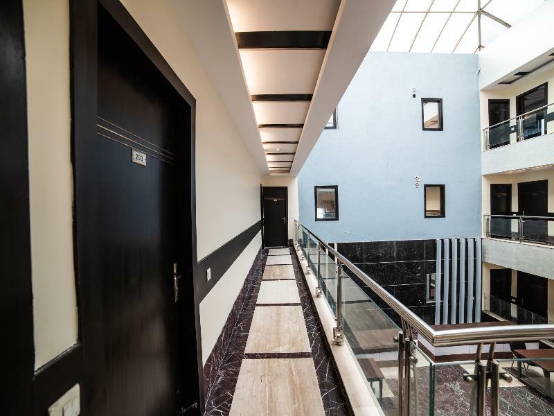 Capital O Hotel Jeyan Inn Near Gurudwara Shri Bangla Sahib Delhi Zewnętrze zdjęcie