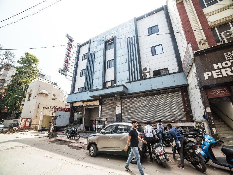Capital O Hotel Jeyan Inn Near Gurudwara Shri Bangla Sahib Delhi Zewnętrze zdjęcie