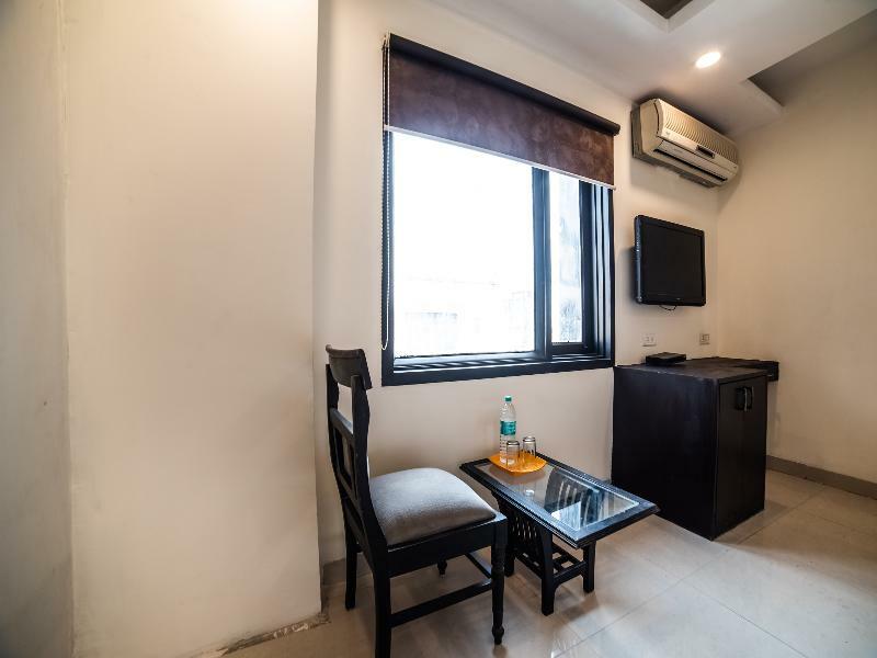 Capital O Hotel Jeyan Inn Near Gurudwara Shri Bangla Sahib Delhi Zewnętrze zdjęcie