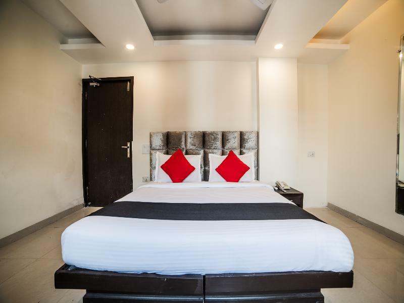 Capital O Hotel Jeyan Inn Near Gurudwara Shri Bangla Sahib Delhi Zewnętrze zdjęcie