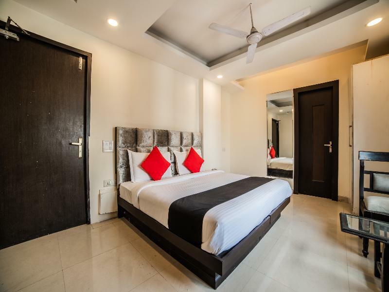 Capital O Hotel Jeyan Inn Near Gurudwara Shri Bangla Sahib Delhi Zewnętrze zdjęcie