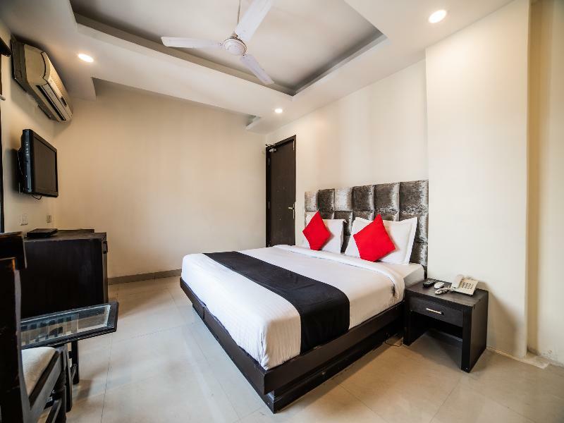 Capital O Hotel Jeyan Inn Near Gurudwara Shri Bangla Sahib Delhi Zewnętrze zdjęcie
