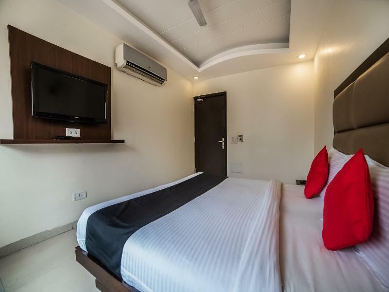 Capital O Hotel Jeyan Inn Near Gurudwara Shri Bangla Sahib Delhi Zewnętrze zdjęcie