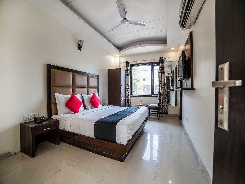 Capital O Hotel Jeyan Inn Near Gurudwara Shri Bangla Sahib Delhi Zewnętrze zdjęcie