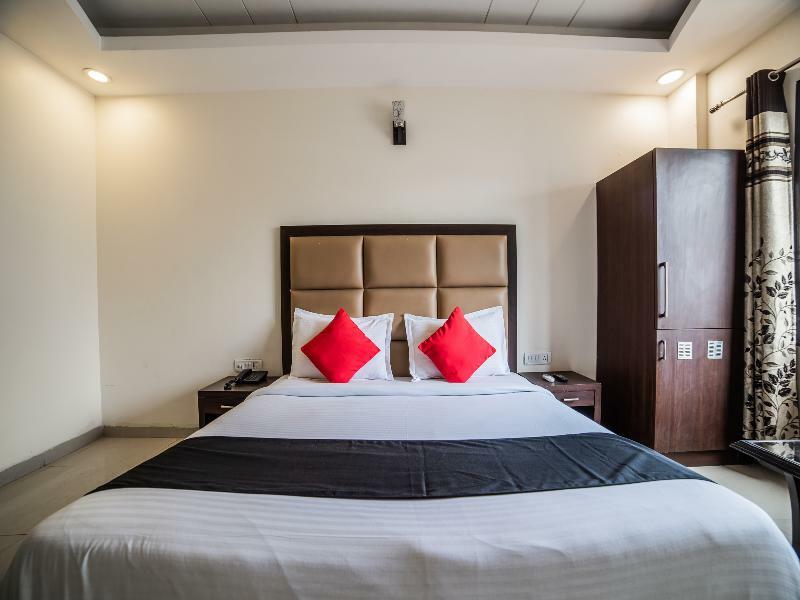Capital O Hotel Jeyan Inn Near Gurudwara Shri Bangla Sahib Delhi Zewnętrze zdjęcie