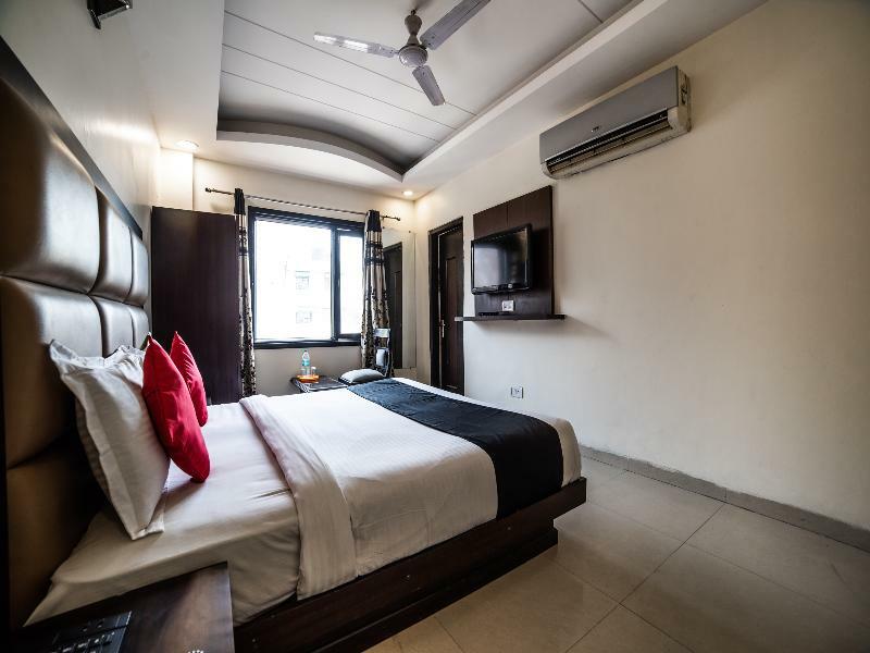 Capital O Hotel Jeyan Inn Near Gurudwara Shri Bangla Sahib Delhi Zewnętrze zdjęcie