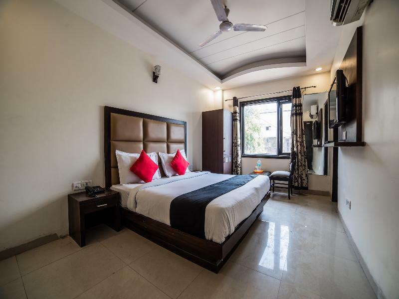 Capital O Hotel Jeyan Inn Near Gurudwara Shri Bangla Sahib Delhi Zewnętrze zdjęcie