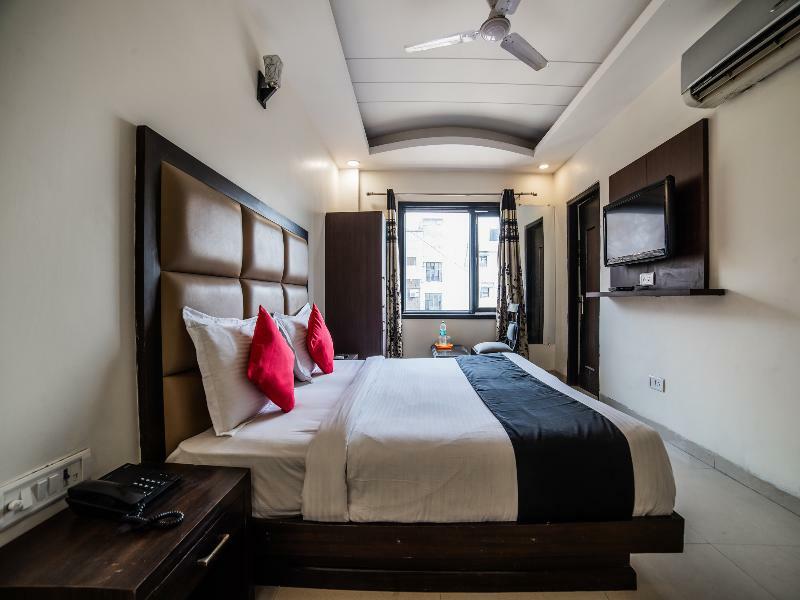 Capital O Hotel Jeyan Inn Near Gurudwara Shri Bangla Sahib Delhi Zewnętrze zdjęcie